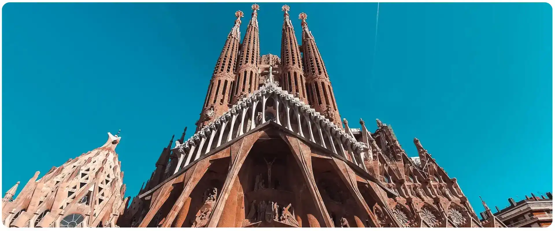 Charterrejser til Barcelona Sagrada Familia flyv fra hamborg.webp